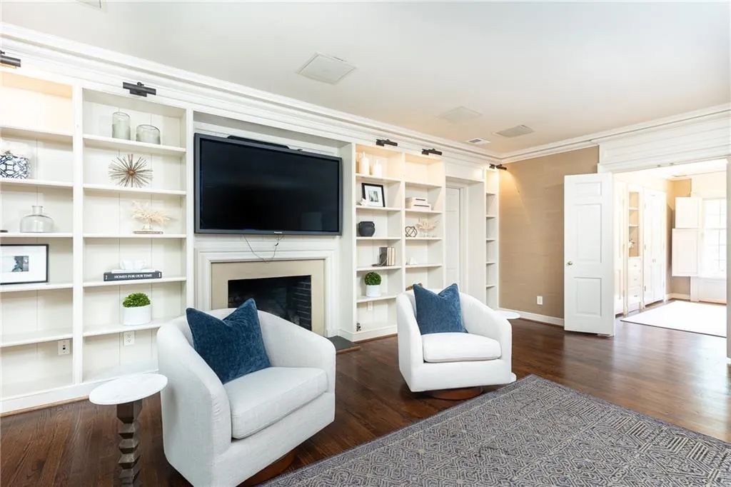 170 W Paces Ferry Road Nw, Atlanta, Georgia 30305, 4 Bedrooms Bedrooms, ,4 BathroomsBathrooms,Residential,For Sale,170 W Paces Ferry Road Nw,7658227