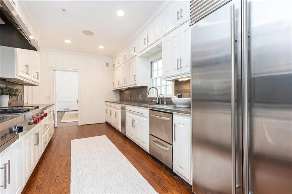 170 W Paces Ferry Road Nw, Atlanta, Georgia 30305, 4 Bedrooms Bedrooms, ,4 BathroomsBathrooms,Residential,For Sale,170 W Paces Ferry Road Nw,7658227
