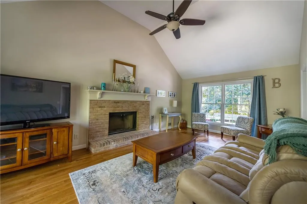 1020 Ridge Tarn, Dunwoody, Georgia 30350, 4 Bedrooms Bedrooms, ,3 BathroomsBathrooms,Residential,Sold,1020 Ridge Tarn,5612645