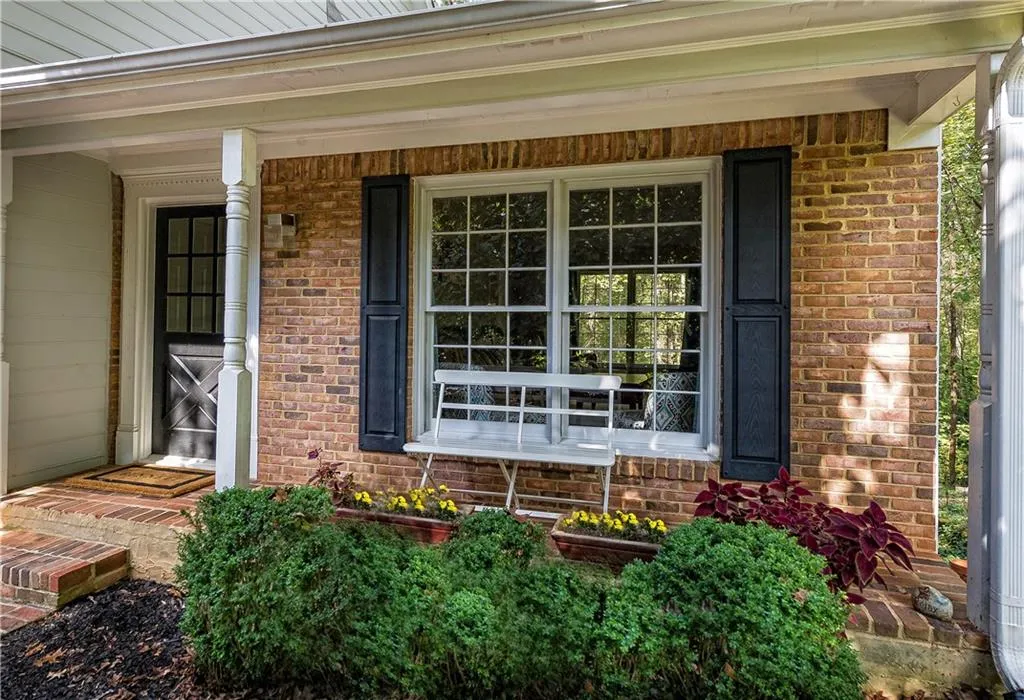 1020 Ridge Tarn, Dunwoody, Georgia 30350, 4 Bedrooms Bedrooms, ,3 BathroomsBathrooms,Residential,Sold,1020 Ridge Tarn,5612645