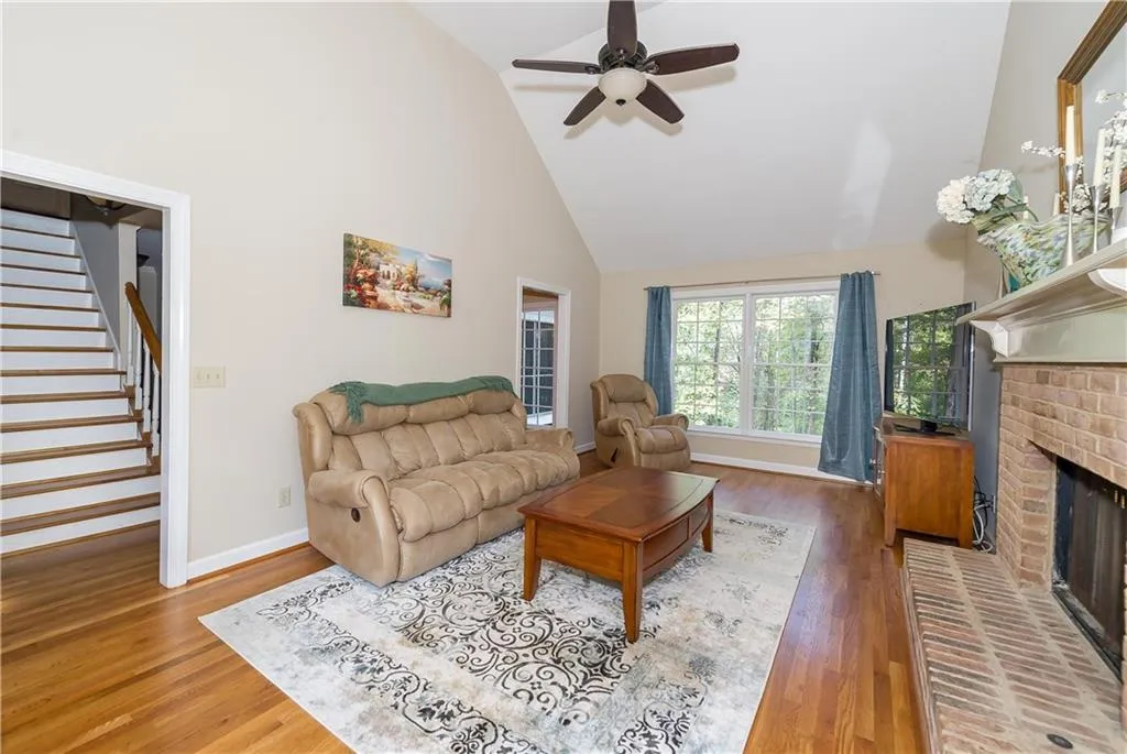 1020 Ridge Tarn, Dunwoody, Georgia 30350, 4 Bedrooms Bedrooms, ,3 BathroomsBathrooms,Residential,Sold,1020 Ridge Tarn,5612645