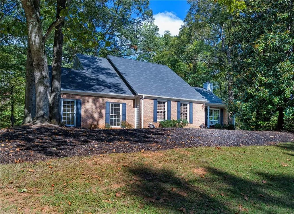 1020 Ridge Tarn, Dunwoody, Georgia 30350, 4 Bedrooms Bedrooms, ,3 BathroomsBathrooms,Residential,Sold,1020 Ridge Tarn,5612645