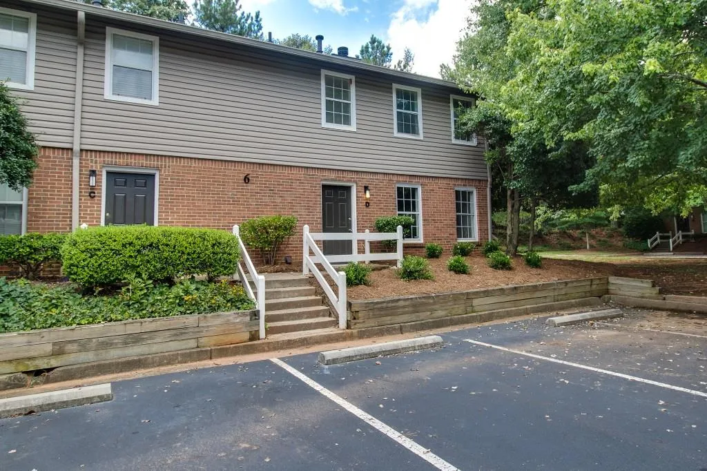 7750 Roswell Road Unit 6d, Atlanta, Georgia 30350, 3 Bedrooms Bedrooms, ,2 BathroomsBathrooms,Residential,Sold,7750 Roswell Road Unit 6d,5586178