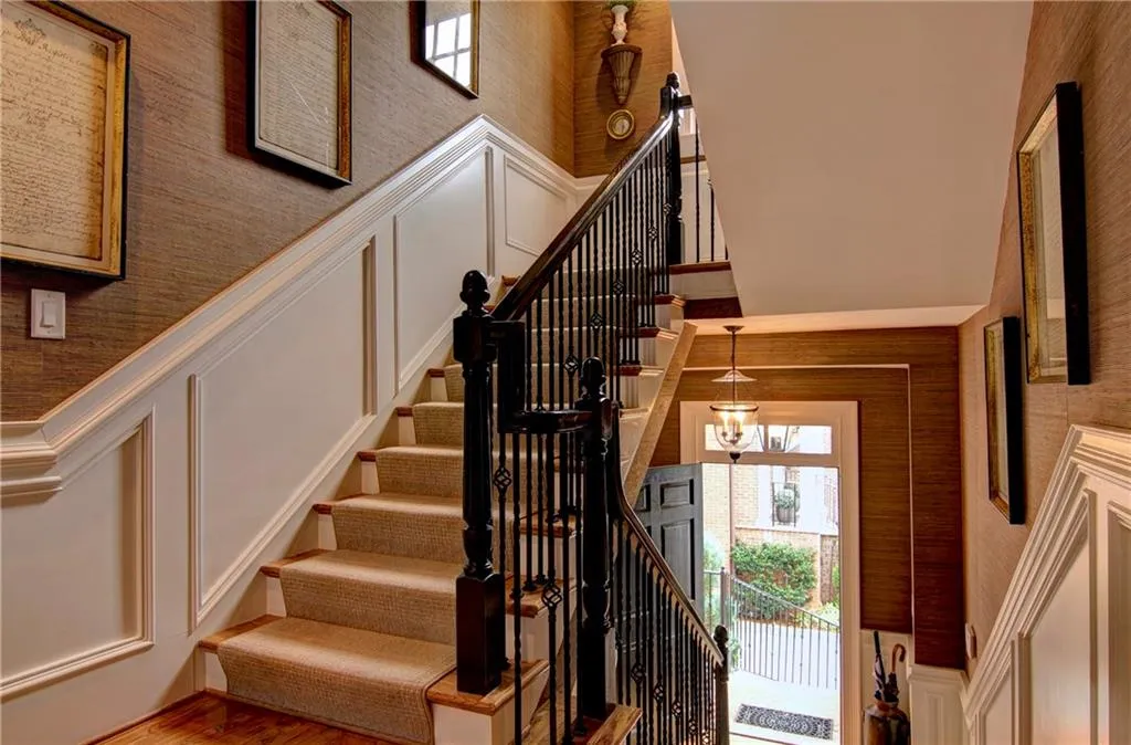 3533 Roxboro Road Ne Unit 4, Atlanta, Georgia 30326, 3 Bedrooms Bedrooms, ,4 BathroomsBathrooms,Residential,Sold,3533 Roxboro Road Ne Unit 4,5734223