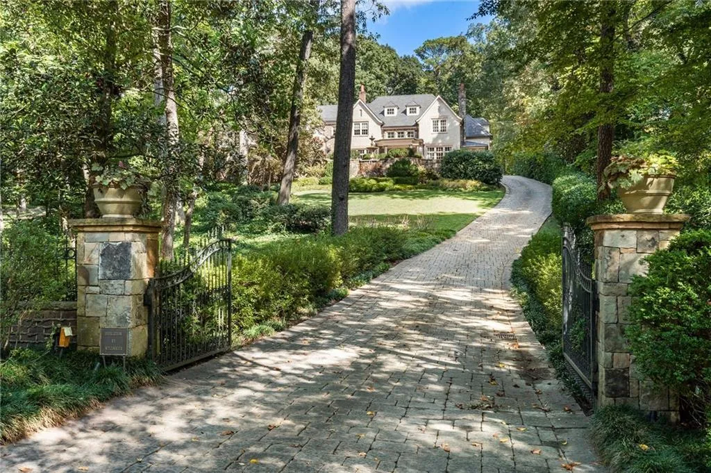 Double Gates encompassing 2 deeded lots.