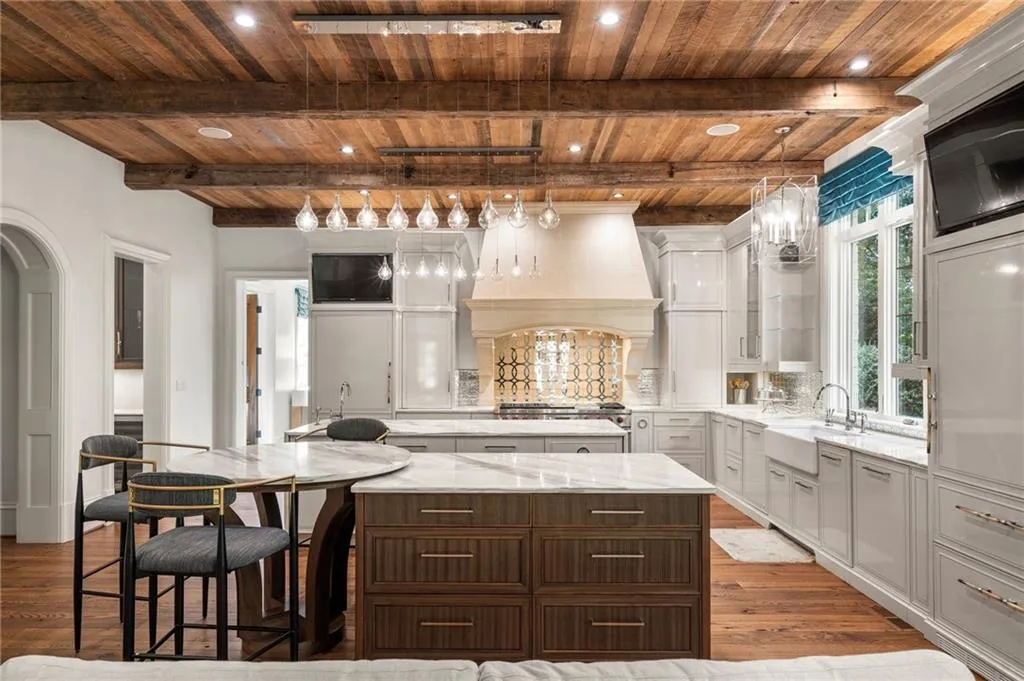 Opens to family and breakfast room.