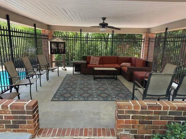 318 Ne The Chace Ne, Atlanta, Georgia 30328, 4 Bedrooms Bedrooms, ,3 BathroomsBathrooms,Residential,Sold,318 Ne The Chace Ne,7750781