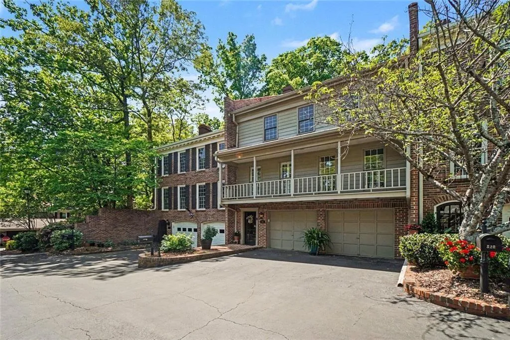 318 Ne The Chace Ne, Atlanta, Georgia 30328, 4 Bedrooms Bedrooms, ,3 BathroomsBathrooms,Residential,Sold,318 Ne The Chace Ne,7750781