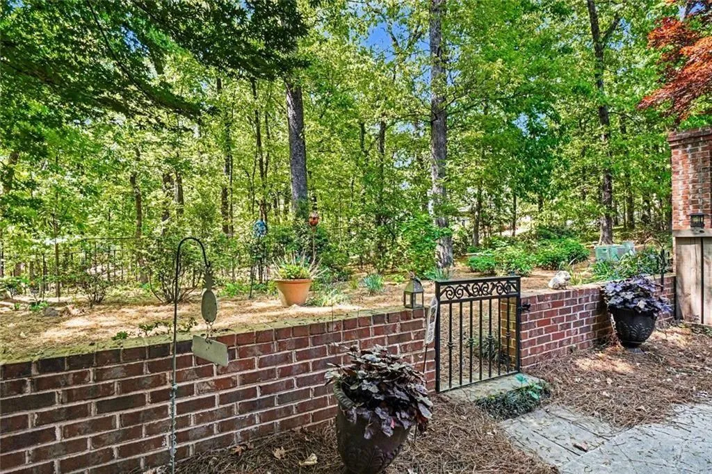 318 Ne The Chace Ne, Atlanta, Georgia 30328, 4 Bedrooms Bedrooms, ,3 BathroomsBathrooms,Residential,Sold,318 Ne The Chace Ne,7750781