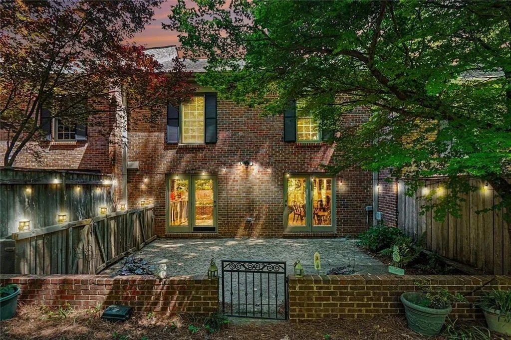 318 Ne The Chace Ne, Atlanta, Georgia 30328, 4 Bedrooms Bedrooms, ,3 BathroomsBathrooms,Residential,Sold,318 Ne The Chace Ne,7750781