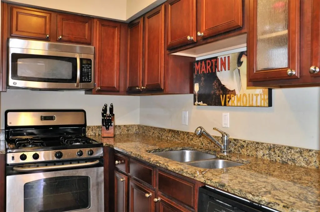 6980 Roswell Road Unit E4, Sandy Springs, Georgia 30328, 2 Bedrooms Bedrooms, ,1 BathroomBathrooms,Residential,Sold,6980 Roswell Road Unit E4,5645915