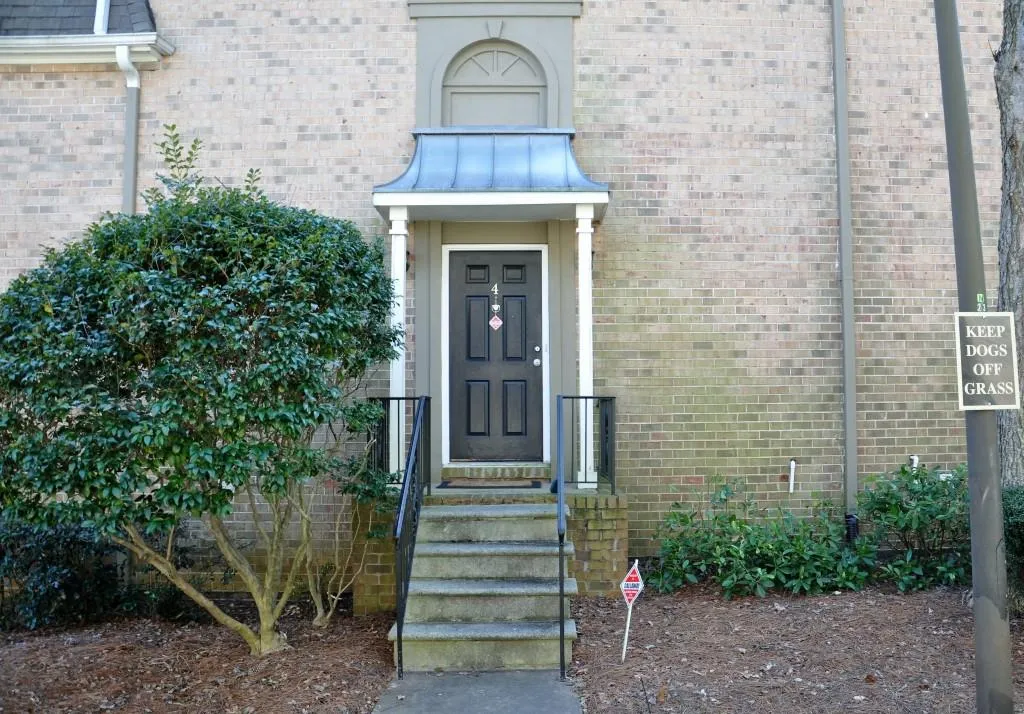 6980 Roswell Road Unit E4, Sandy Springs, Georgia 30328, 2 Bedrooms Bedrooms, ,1 BathroomBathrooms,Residential,Sold,6980 Roswell Road Unit E4,5645915