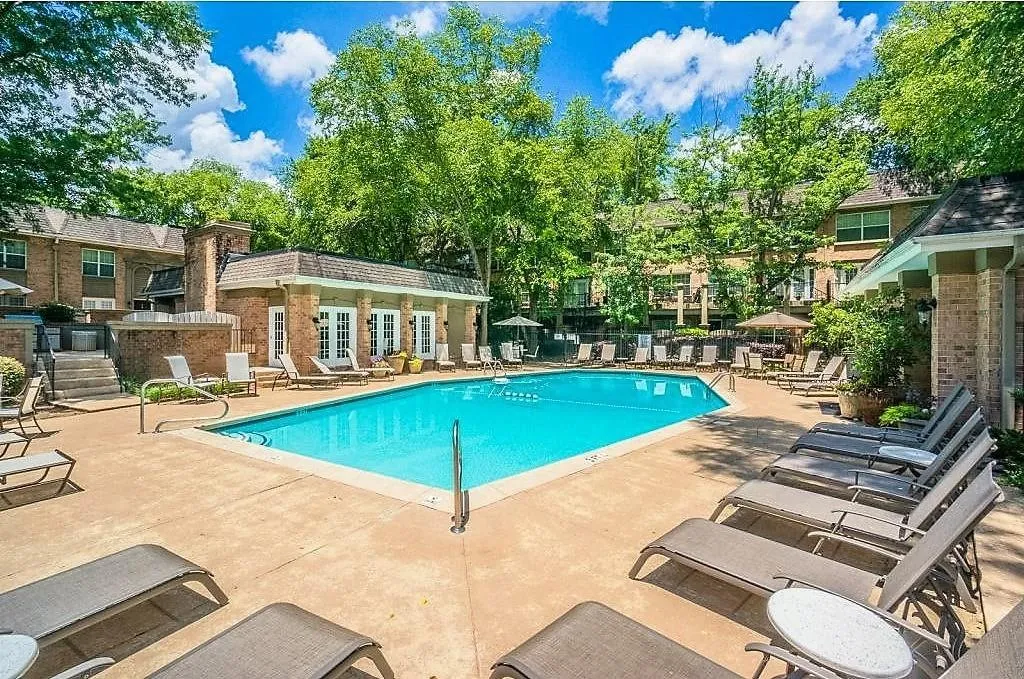 6980 Roswell Road Unit E4, Sandy Springs, Georgia 30328, 2 Bedrooms Bedrooms, ,1 BathroomBathrooms,Residential,Sold,6980 Roswell Road Unit E4,5645915