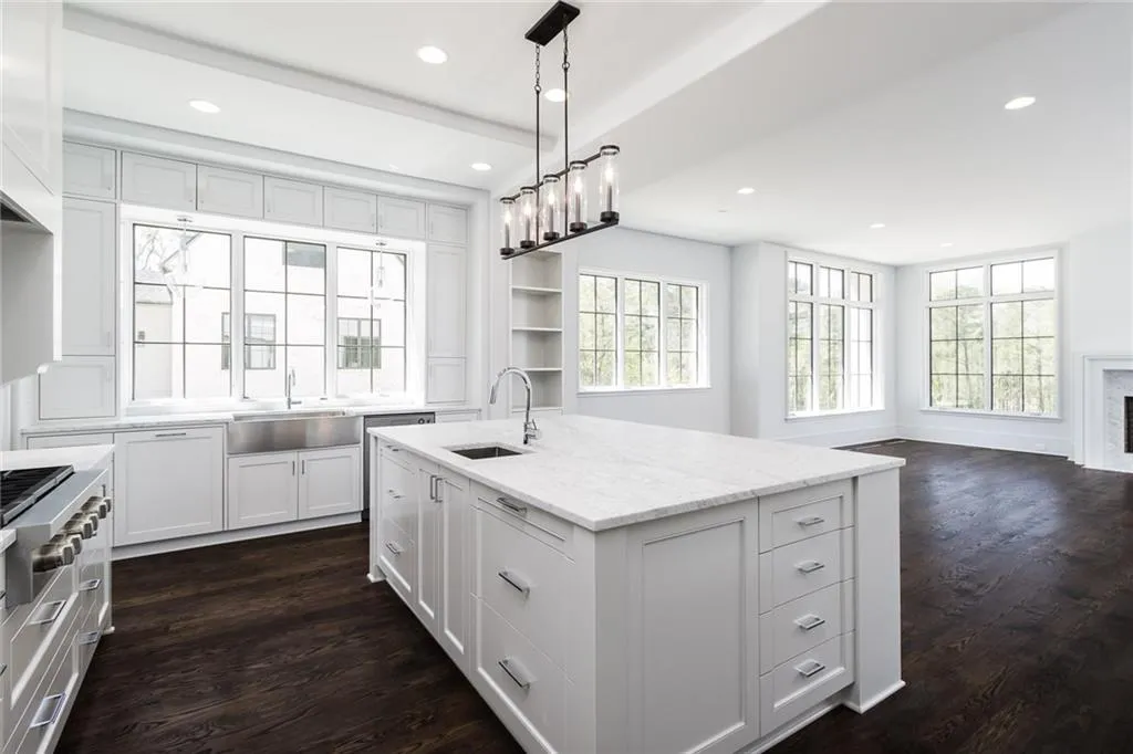 1875 Spalding Drive, Sandy Springs, Georgia 30350, 5 Bedrooms Bedrooms, ,6 BathroomsBathrooms,Residential,Sold,1875 Spalding Drive,6093412