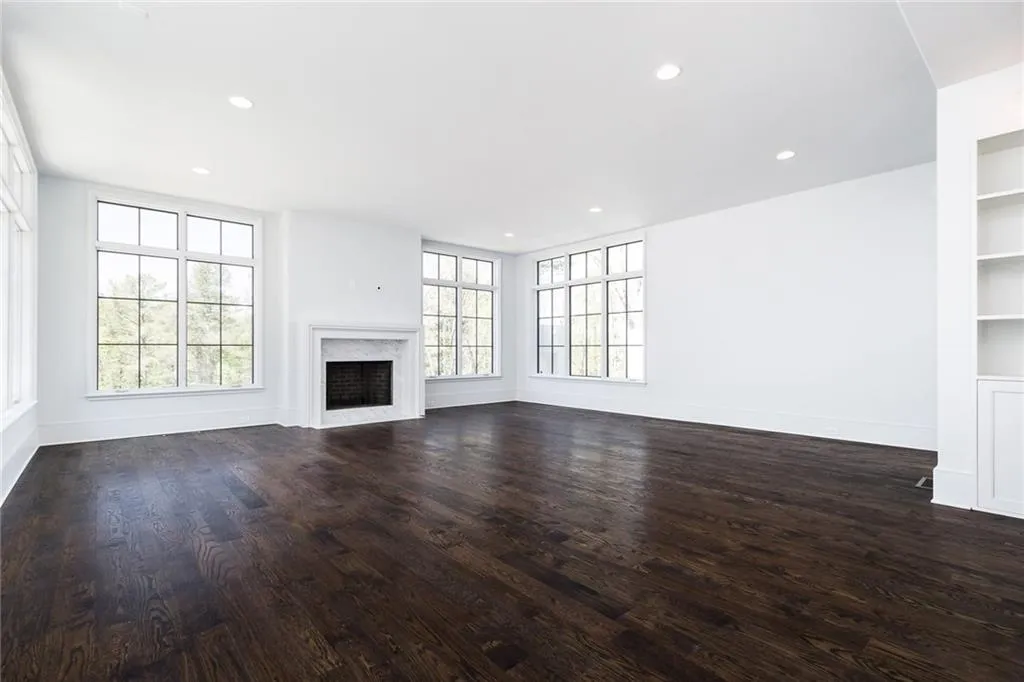 1875 Spalding Drive, Sandy Springs, Georgia 30350, 5 Bedrooms Bedrooms, ,6 BathroomsBathrooms,Residential,Sold,1875 Spalding Drive,6093412