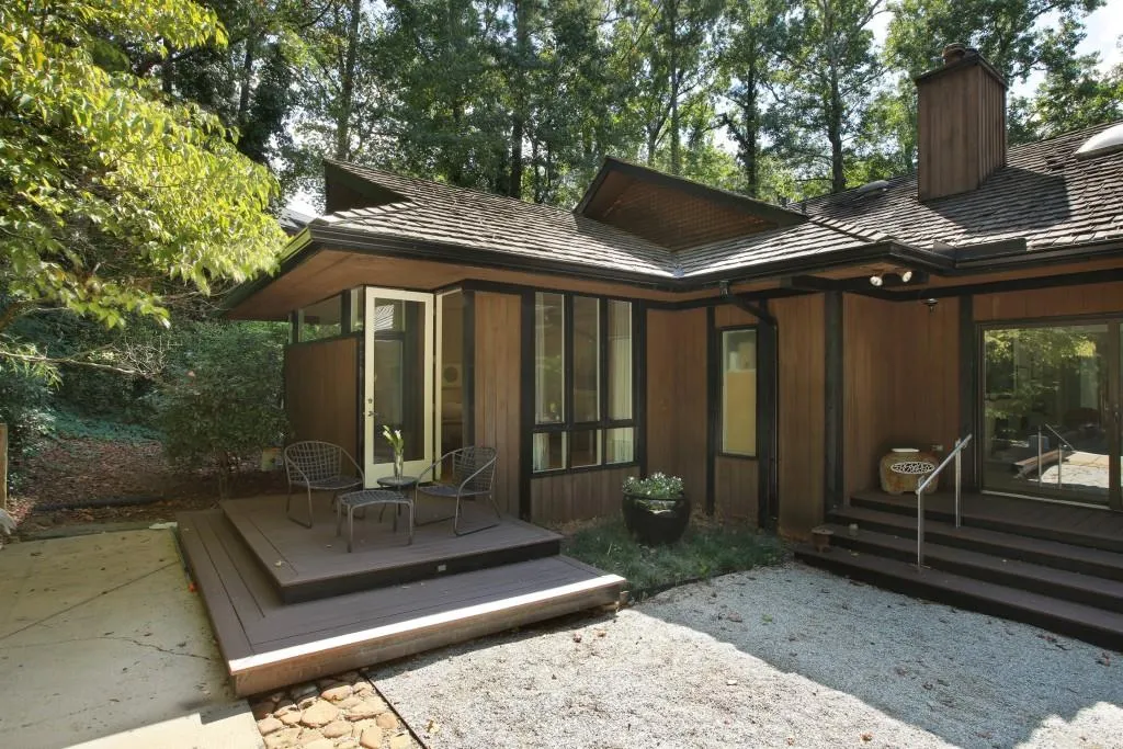 35 Old Powers Place, Sandy Springs, Georgia 30327, 4 Bedrooms Bedrooms, ,4 BathroomsBathrooms,Residential,Sold,35 Old Powers Place,6923240