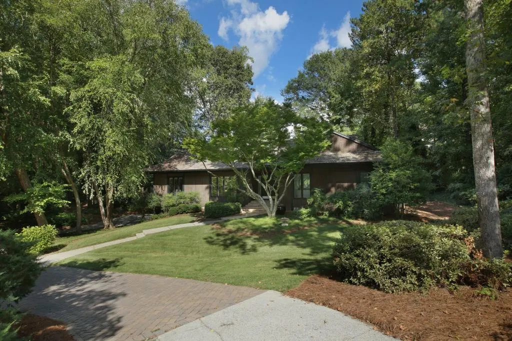 35 Old Powers Place, Sandy Springs, Georgia 30327, 4 Bedrooms Bedrooms, ,4 BathroomsBathrooms,Residential,Sold,35 Old Powers Place,6923240