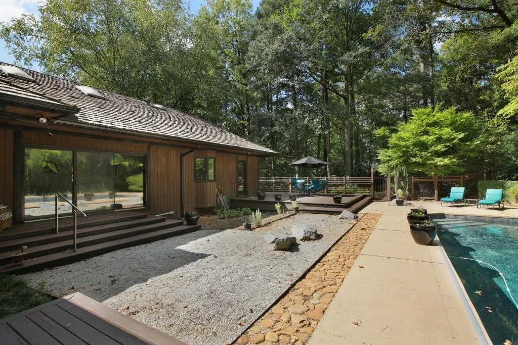 35 Old Powers Place, Sandy Springs, Georgia 30327, 4 Bedrooms Bedrooms, ,4 BathroomsBathrooms,Residential,Sold,35 Old Powers Place,6923240