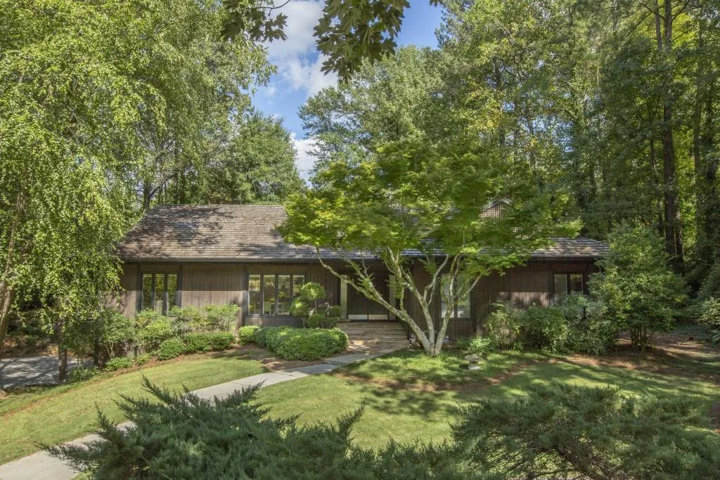 35 Old Powers Place, Sandy Springs, Georgia 30327, 4 Bedrooms Bedrooms, ,4 BathroomsBathrooms,Residential,Sold,35 Old Powers Place,6923240