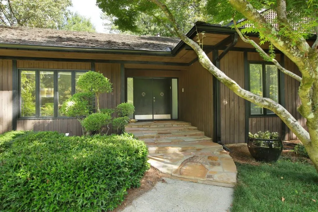 35 Old Powers Place, Sandy Springs, Georgia 30327, 4 Bedrooms Bedrooms, ,4 BathroomsBathrooms,Residential,Sold,35 Old Powers Place,6923240