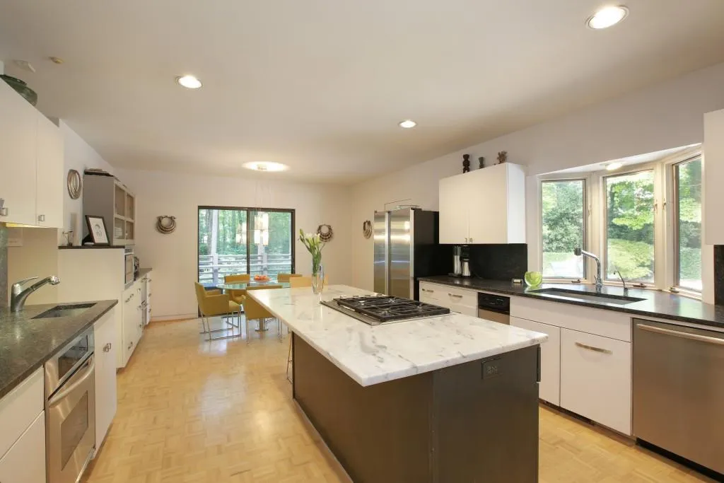 35 Old Powers Place, Sandy Springs, Georgia 30327, 4 Bedrooms Bedrooms, ,4 BathroomsBathrooms,Residential,Sold,35 Old Powers Place,6923240
