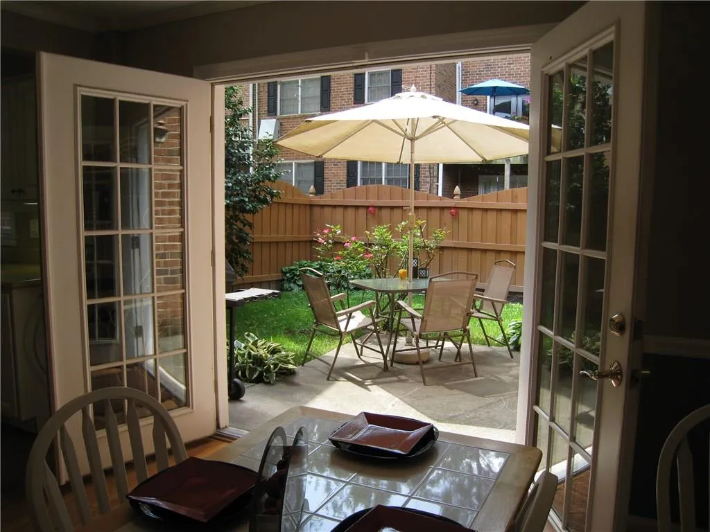 6520 Roswell Road Unit 89, Atlanta, Georgia 30328, 2 Bedrooms Bedrooms, ,1 BathroomBathrooms,Residential,Sold,6520 Roswell Road Unit 89,5863240