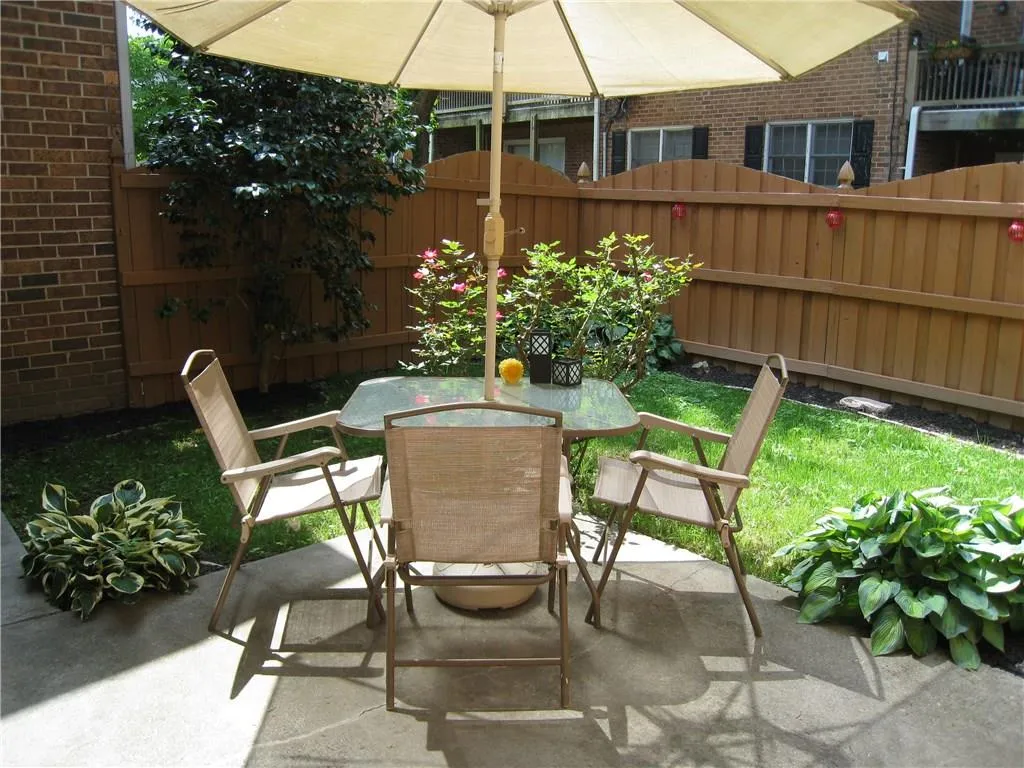 6520 Roswell Road Unit 89, Atlanta, Georgia 30328, 2 Bedrooms Bedrooms, ,1 BathroomBathrooms,Residential,Sold,6520 Roswell Road Unit 89,5863240