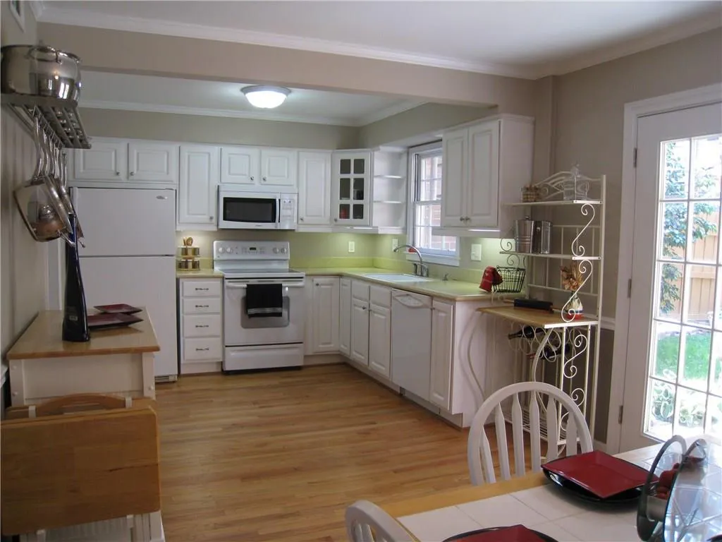6520 Roswell Road Unit 89, Atlanta, Georgia 30328, 2 Bedrooms Bedrooms, ,1 BathroomBathrooms,Residential,Sold,6520 Roswell Road Unit 89,5863240