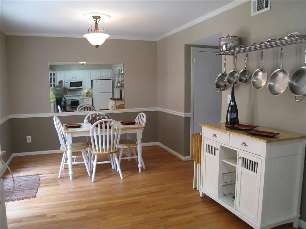 6520 Roswell Road Unit 89, Atlanta, Georgia 30328, 2 Bedrooms Bedrooms, ,1 BathroomBathrooms,Residential,Sold,6520 Roswell Road Unit 89,5863240