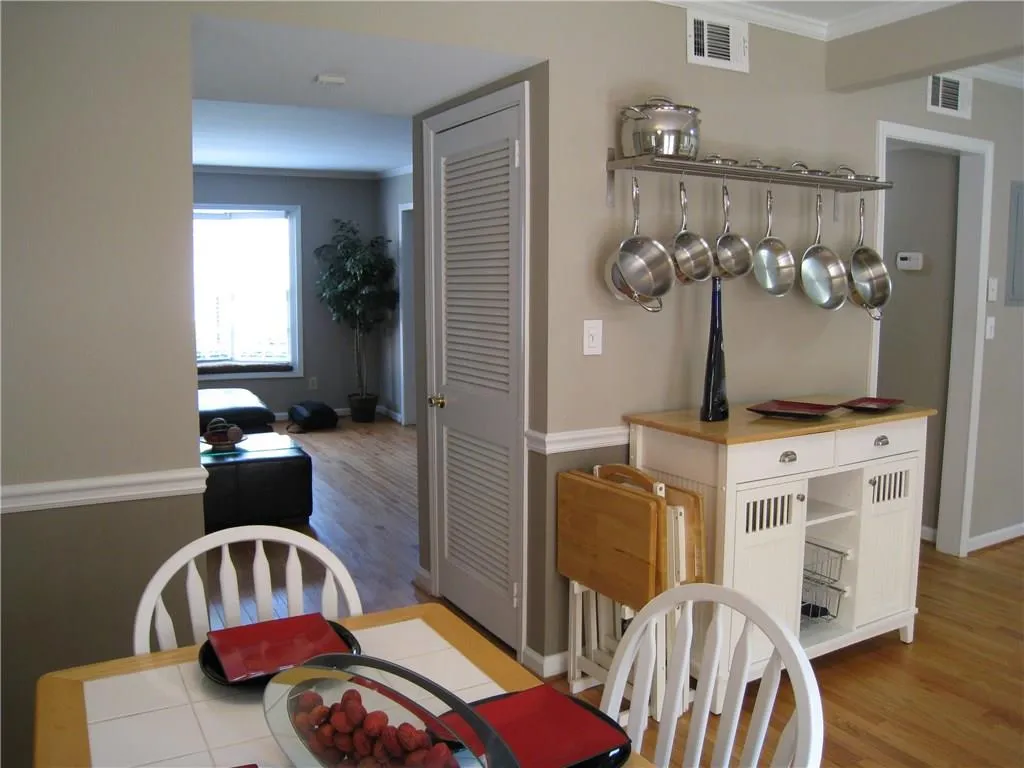 6520 Roswell Road Unit 89, Atlanta, Georgia 30328, 2 Bedrooms Bedrooms, ,1 BathroomBathrooms,Residential,Sold,6520 Roswell Road Unit 89,5863240