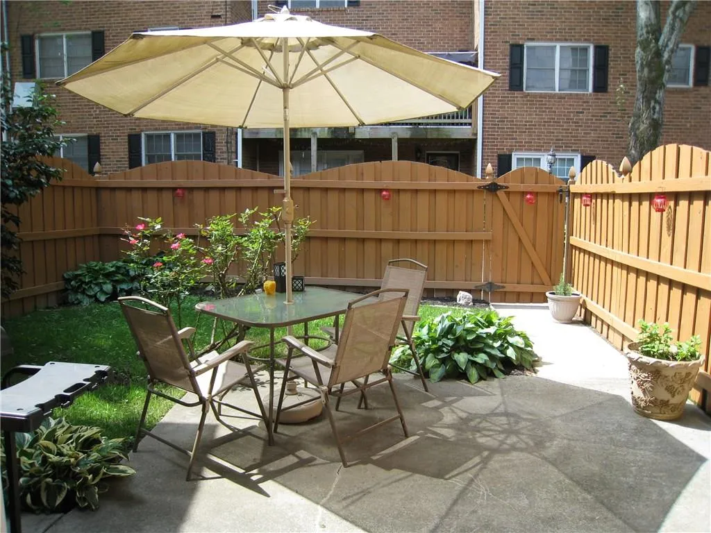 6520 Roswell Road Unit 89, Atlanta, Georgia 30328, 2 Bedrooms Bedrooms, ,1 BathroomBathrooms,Residential,Sold,6520 Roswell Road Unit 89,5863240