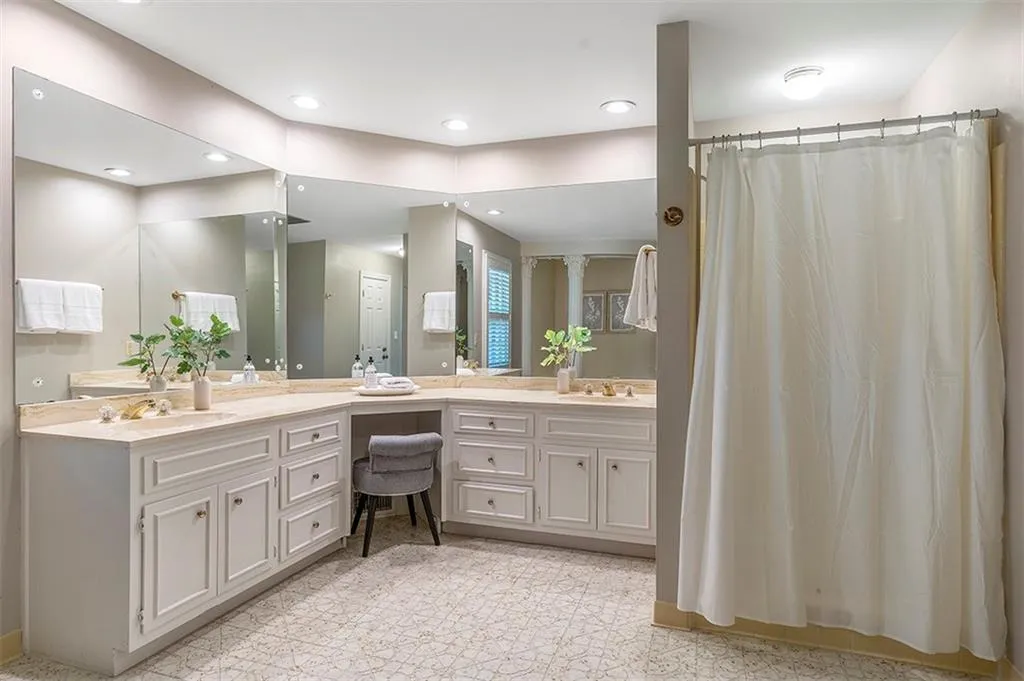 6025 River Chase Circle Nw, Sandy Springs, Georgia 30328, 7 Bedrooms Bedrooms, ,5 BathroomsBathrooms,Residential,Sold,6025 River Chase Circle Nw,7038997