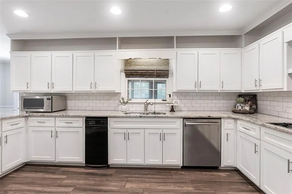 6025 River Chase Circle Nw, Sandy Springs, Georgia 30328, 7 Bedrooms Bedrooms, ,5 BathroomsBathrooms,Residential,Sold,6025 River Chase Circle Nw,7038997