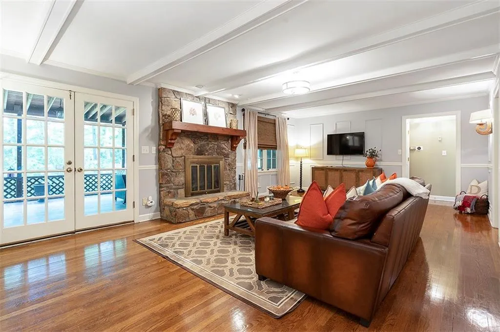 6025 River Chase Circle Nw, Sandy Springs, Georgia 30328, 7 Bedrooms Bedrooms, ,5 BathroomsBathrooms,Residential,Sold,6025 River Chase Circle Nw,7038997