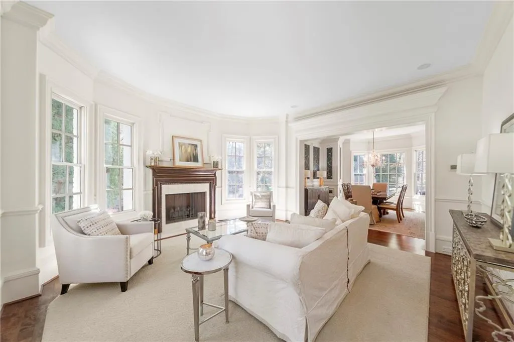 219 Saint Nicholas Circle Nw, Sandy Springs, Georgia 30327, 6 Bedrooms Bedrooms, ,6 BathroomsBathrooms,Residential,Sold,219 Saint Nicholas Circle Nw,7190211