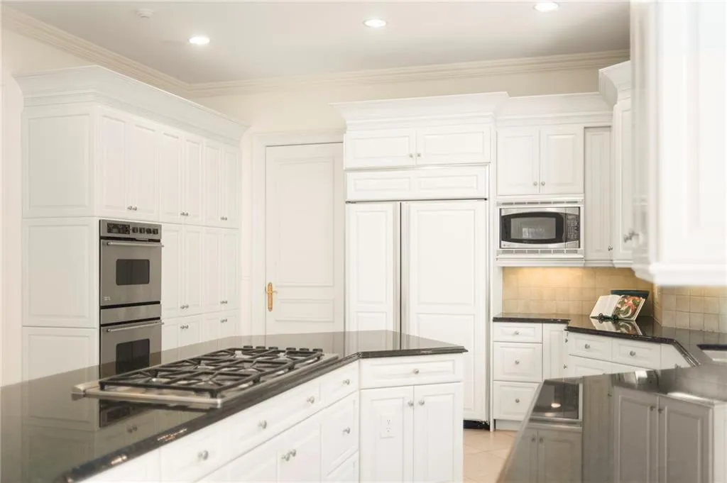 219 Saint Nicholas Circle Nw, Sandy Springs, Georgia 30327, 6 Bedrooms Bedrooms, ,6 BathroomsBathrooms,Residential,Sold,219 Saint Nicholas Circle Nw,7190211