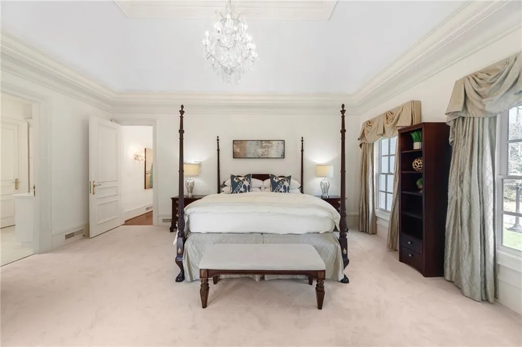 219 Saint Nicholas Circle Nw, Sandy Springs, Georgia 30327, 6 Bedrooms Bedrooms, ,6 BathroomsBathrooms,Residential,Sold,219 Saint Nicholas Circle Nw,7190211