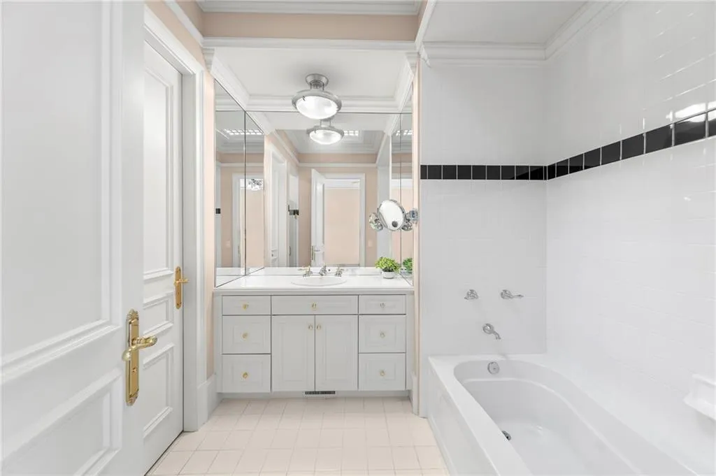 219 Saint Nicholas Circle Nw, Sandy Springs, Georgia 30327, 6 Bedrooms Bedrooms, ,6 BathroomsBathrooms,Residential,Sold,219 Saint Nicholas Circle Nw,7190211