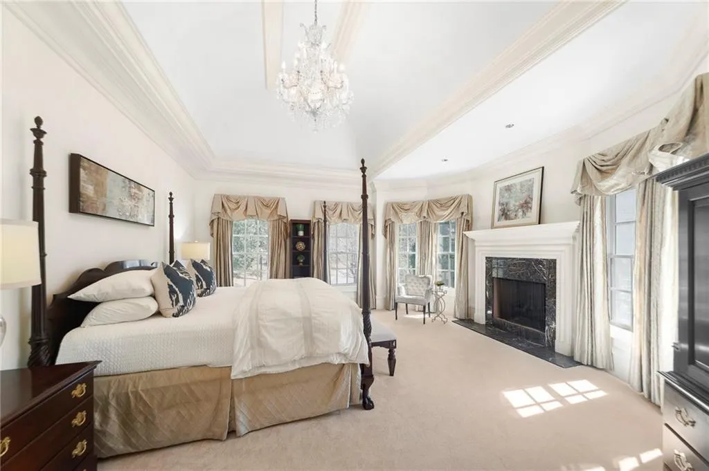 219 Saint Nicholas Circle Nw, Sandy Springs, Georgia 30327, 6 Bedrooms Bedrooms, ,6 BathroomsBathrooms,Residential,Sold,219 Saint Nicholas Circle Nw,7190211