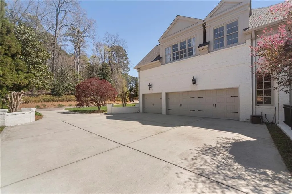 219 Saint Nicholas Circle Nw, Sandy Springs, Georgia 30327, 6 Bedrooms Bedrooms, ,6 BathroomsBathrooms,Residential,Sold,219 Saint Nicholas Circle Nw,7190211