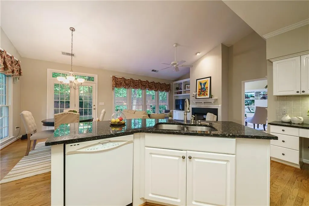 125 Smithdun Lane, Sandy Springs, Georgia 30350, 4 Bedrooms Bedrooms, ,3 BathroomsBathrooms,Residential,Sold,125 Smithdun Lane,6899093