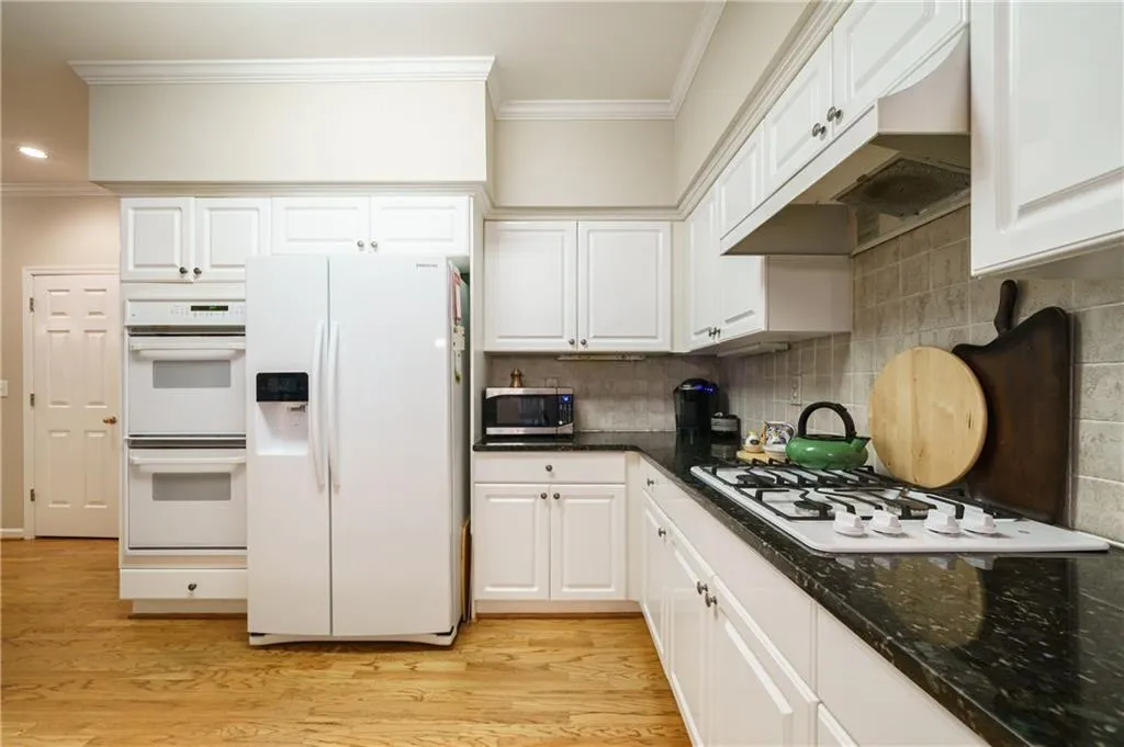 125 Smithdun Lane, Sandy Springs, Georgia 30350, 4 Bedrooms Bedrooms, ,3 BathroomsBathrooms,Residential,Sold,125 Smithdun Lane,6899093