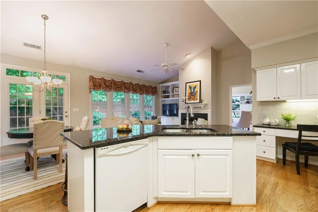 125 Smithdun Lane, Sandy Springs, Georgia 30350, 4 Bedrooms Bedrooms, ,3 BathroomsBathrooms,Residential,Sold,125 Smithdun Lane,6899093