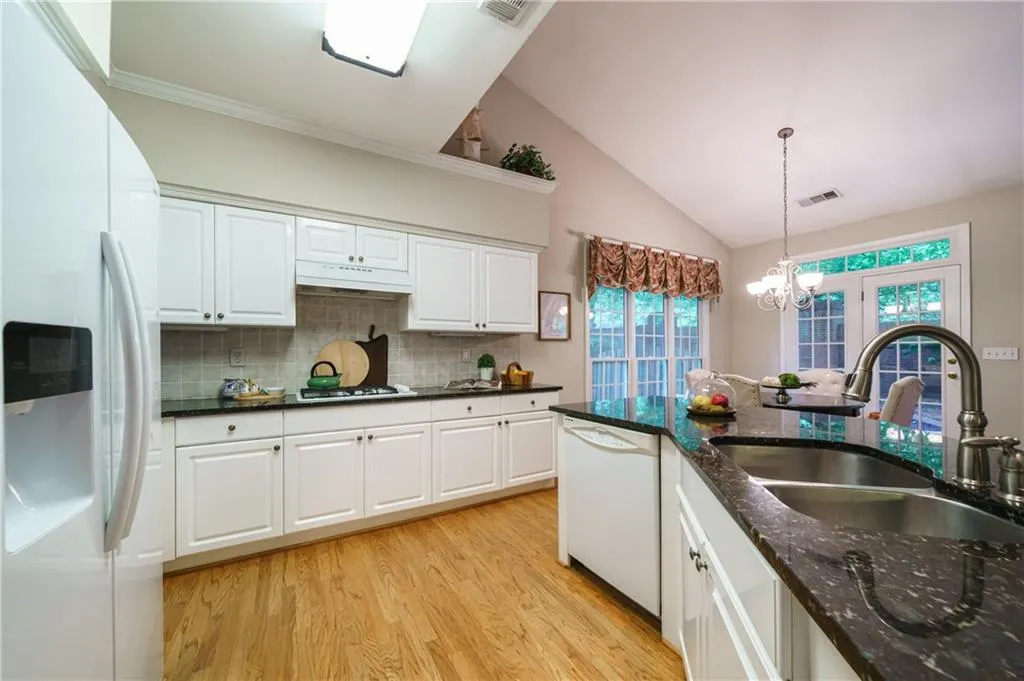 125 Smithdun Lane, Sandy Springs, Georgia 30350, 4 Bedrooms Bedrooms, ,3 BathroomsBathrooms,Residential,Sold,125 Smithdun Lane,6899093