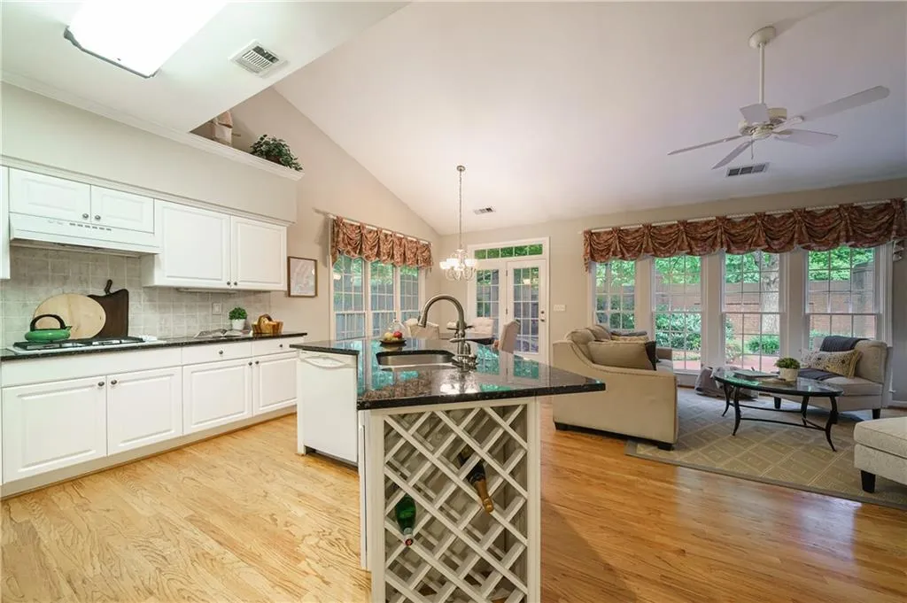 125 Smithdun Lane, Sandy Springs, Georgia 30350, 4 Bedrooms Bedrooms, ,3 BathroomsBathrooms,Residential,Sold,125 Smithdun Lane,6899093