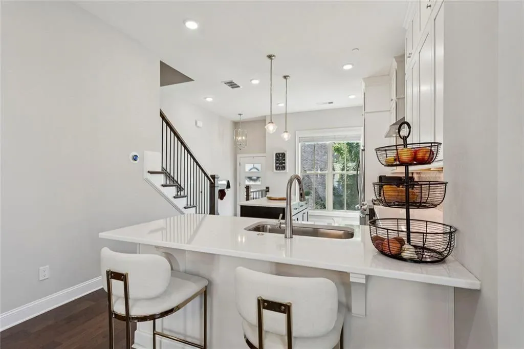 4219 Deming Circle, Sandy Springs, Georgia 30342, 2 Bedrooms Bedrooms, ,2 BathroomsBathrooms,Residential,For Sale,4219 Deming Circle,7744954
