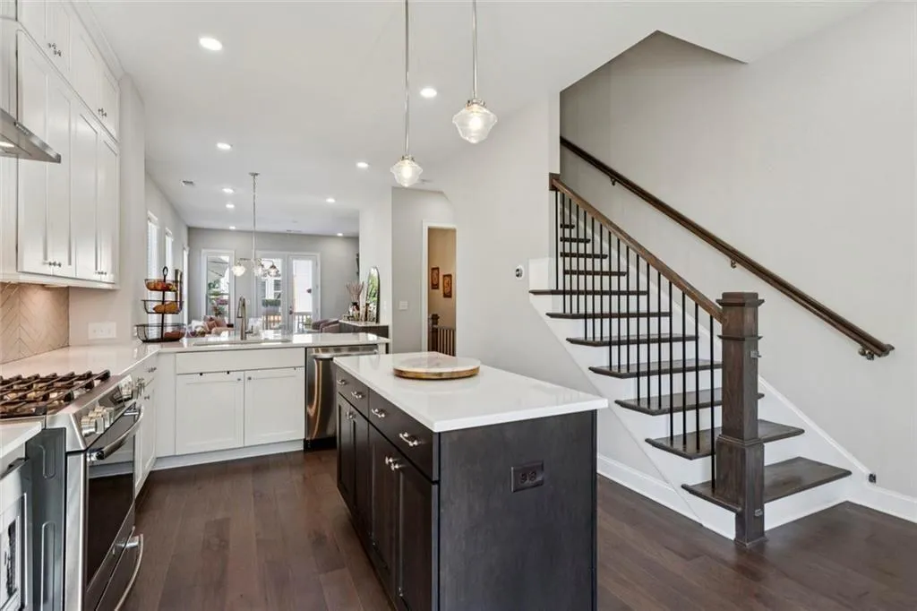 4219 Deming Circle, Sandy Springs, Georgia 30342, 2 Bedrooms Bedrooms, ,2 BathroomsBathrooms,Residential,For Sale,4219 Deming Circle,7744954