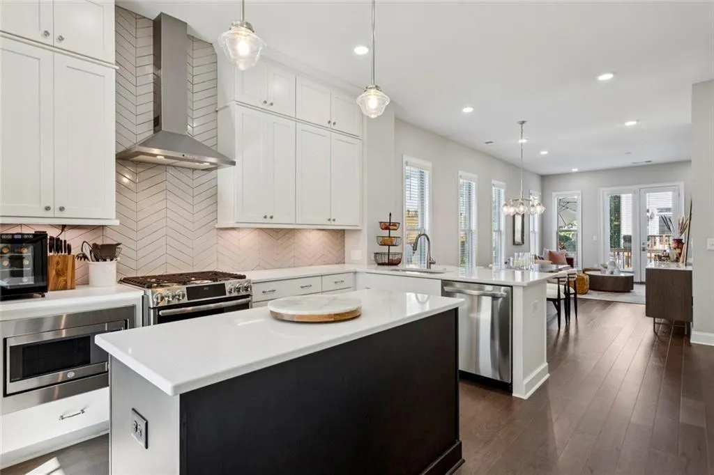 4219 Deming Circle, Sandy Springs, Georgia 30342, 2 Bedrooms Bedrooms, ,2 BathroomsBathrooms,Residential,For Sale,4219 Deming Circle,7744954