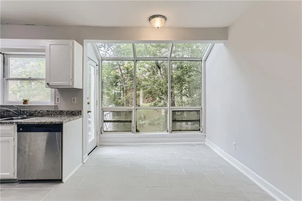 7500 Roswell Road Unit 106, Sandy Springs, Georgia 30350, 2 Bedrooms Bedrooms, ,2 BathroomsBathrooms,Residential,Sold,7500 Roswell Road Unit 106,7064203