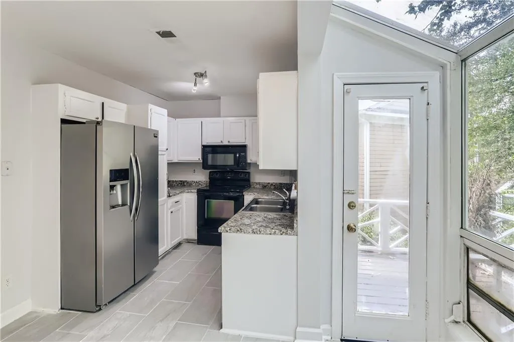 7500 Roswell Road Unit 106, Sandy Springs, Georgia 30350, 2 Bedrooms Bedrooms, ,2 BathroomsBathrooms,Residential,Sold,7500 Roswell Road Unit 106,7064203